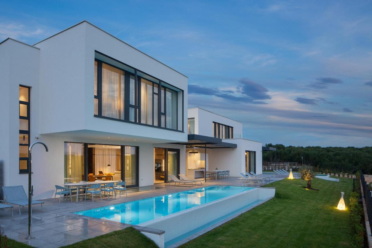 Design Villa Noble With Spa บาเล ภายนอก รูปภาพ